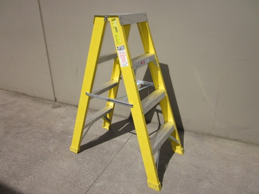 F/G Double Side Ladder 4' 1.2m